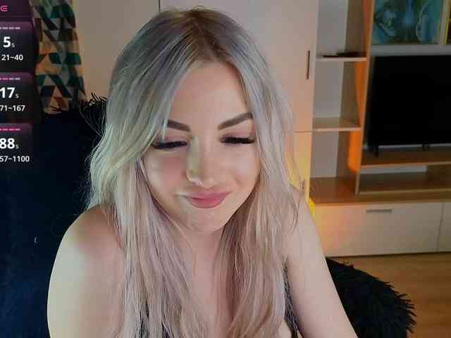 MilanaOmgReal webcam