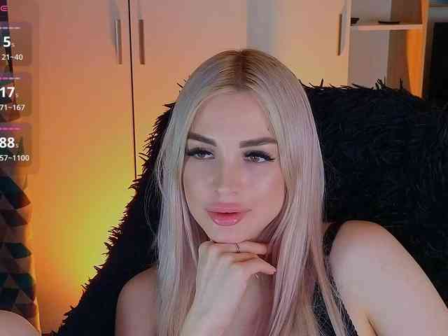 MilanaOmgReal webcam