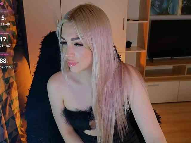 MilanaOmgReal webcam