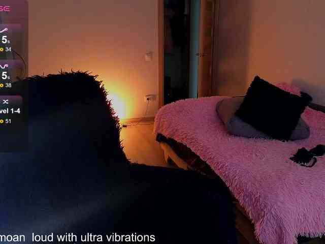 MilanaOmgReal webcam