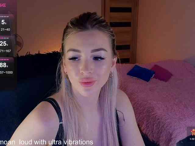 MilanaOmgReal webcam