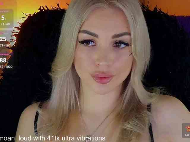 MilanaOmgReal webcam