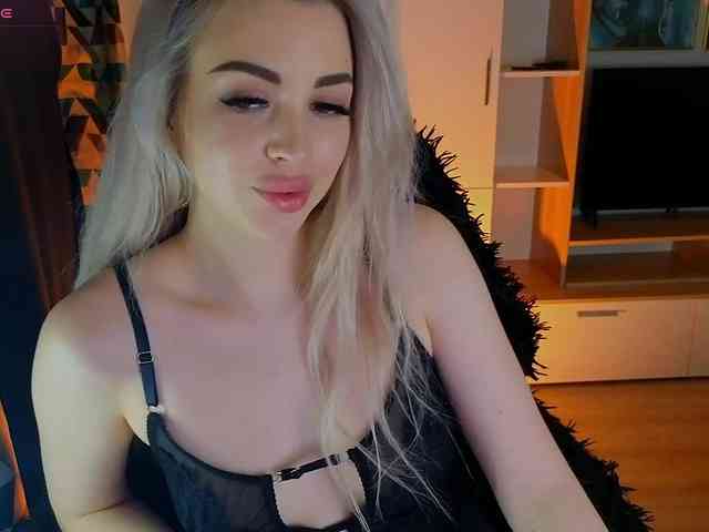 MilanaOmgReal webcam