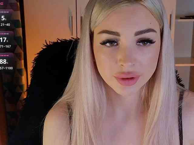 MilanaOmgReal webcam