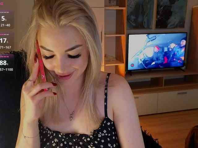 MilanaOmgReal webcam