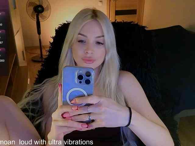 MilanaOmgReal webcam