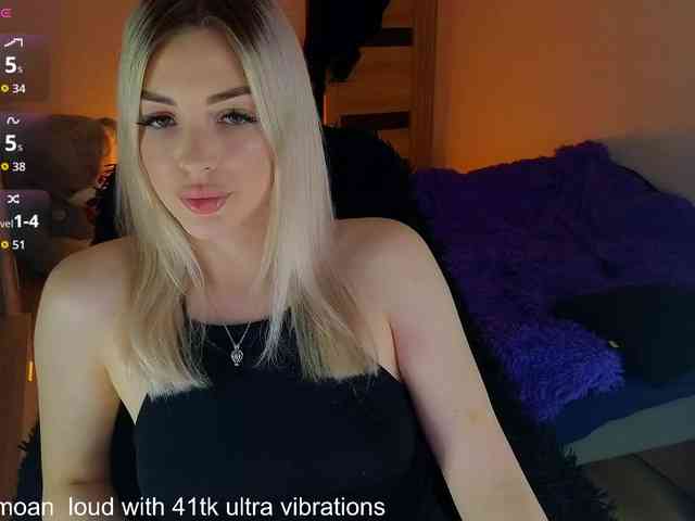 MilanaOmgReal webcam