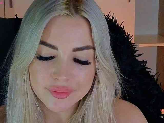 MilanaOmgReal webcam