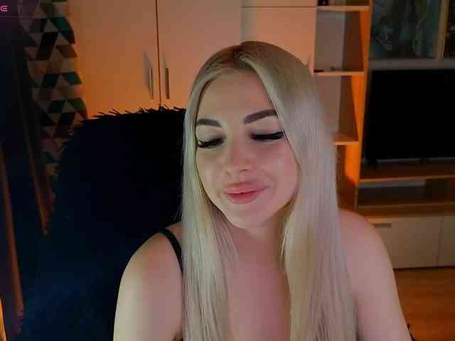 MilanaOmgReal webcam