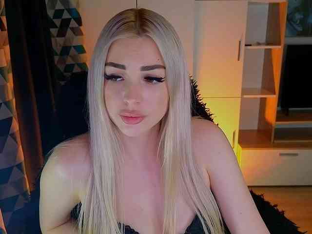 MilanaOmgReal webcam