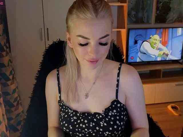 MilanaOmgReal webcam