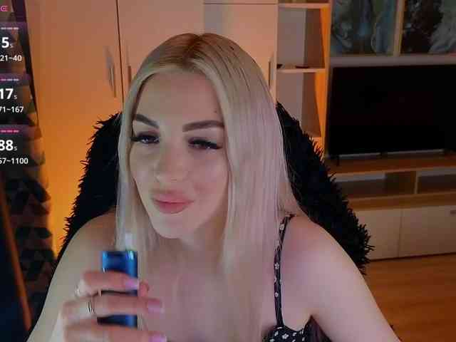 MilanaOmgReal webcam