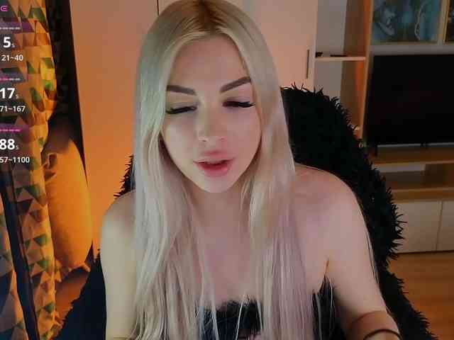 MilanaOmgReal webcam