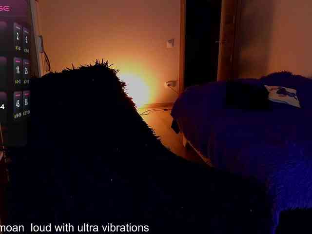 MilanaOmgReal webcam