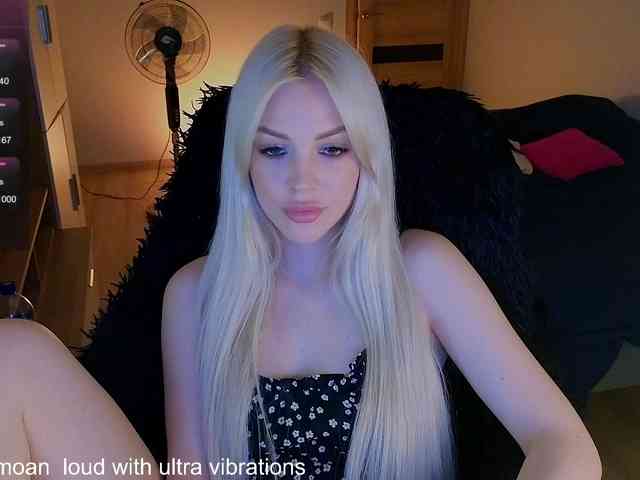 MilanaOmgReal webcam