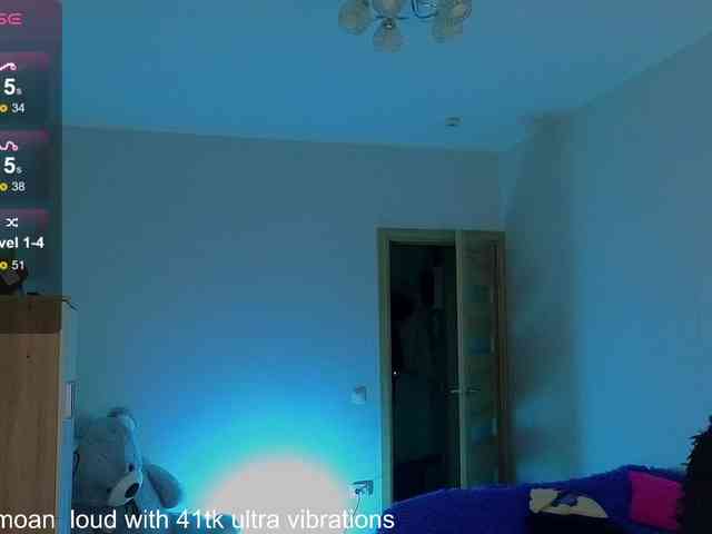 MilanaOmgReal webcam