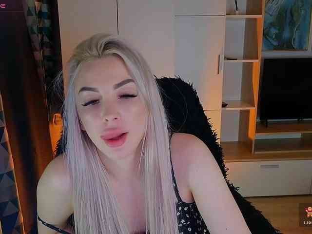 MilanaOmgReal webcam