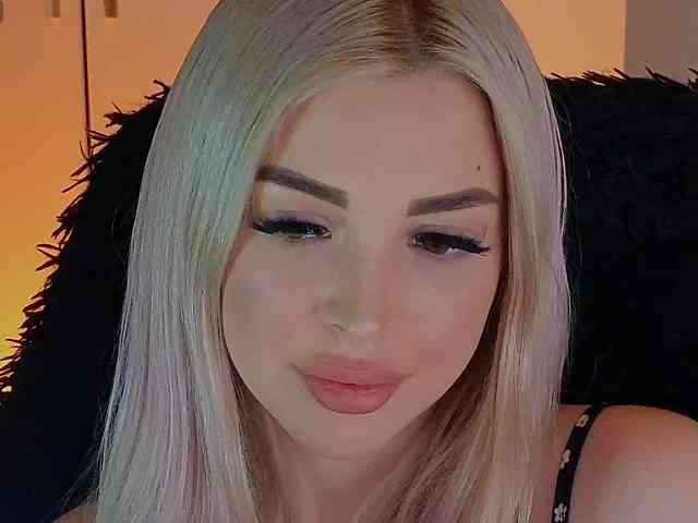 MilanaOmgReal webcam