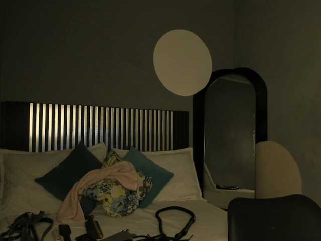 EmilyBeltonn's BongaCams show and profile