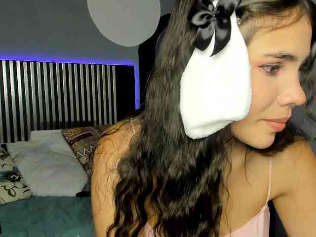 EmilyBeltonn webcam