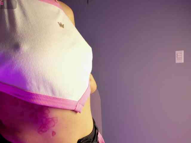 EmilyBeltonn webcam