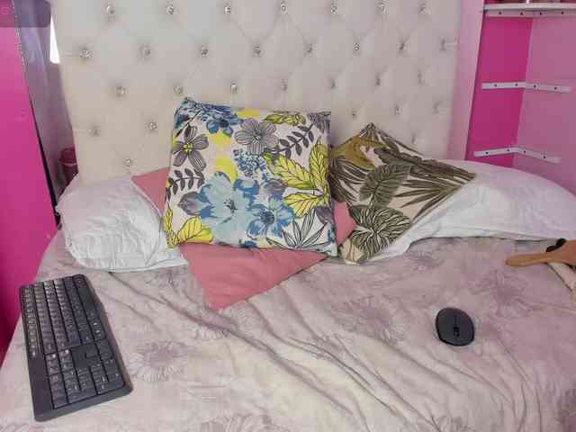 EmilyBeltonn webcam