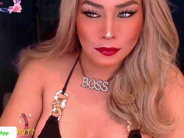 QueenGiamoore Live Webcam on BongaCams