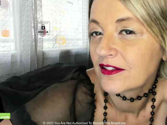 AnalWifeX webcam