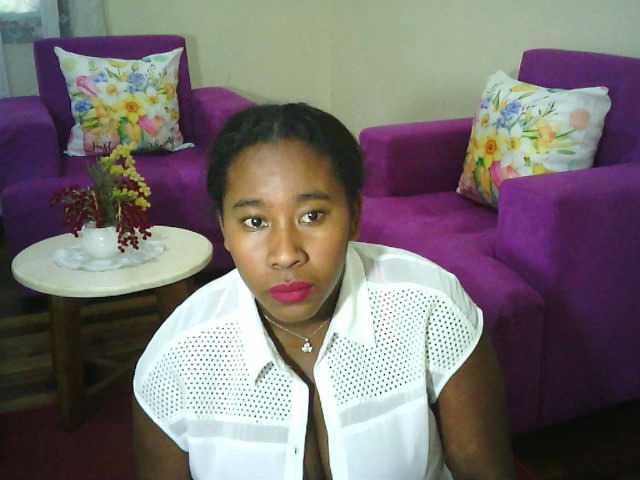 le modèle SexysTiphanie est en webcam porno dans un show sur le site bongacams, il possède les tags suivants: Ebony,Brunette,Shaved