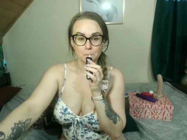 MilfBerthena webcam