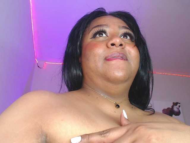 le modèle BiancaFollerach est en webcam porno dans un show sur le site bongacams, il possède les tags suivants: Ebony,Brunette,Shaved