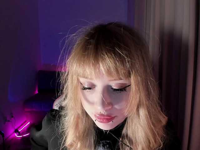 mnepohuyy's BongaCams show and profile