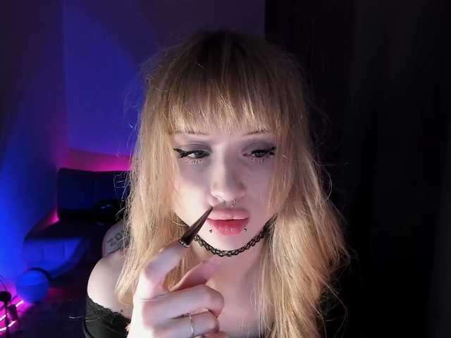 mnepohuyy's BongaCams show and profile