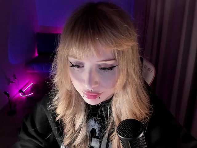 mnepohuyy's BongaCams show and profile