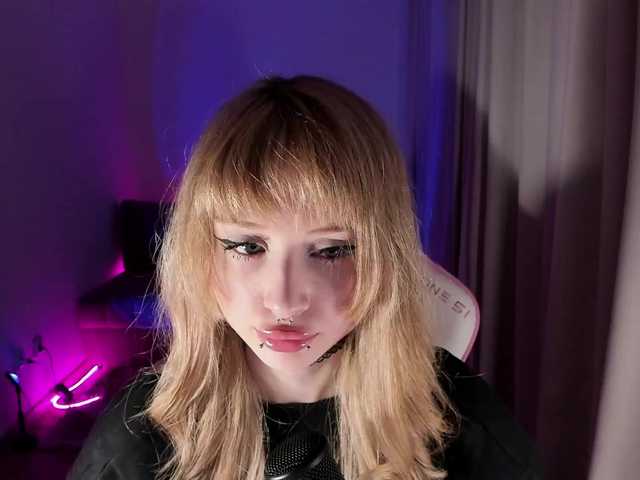 mnepohuyy's BongaCams show and profile