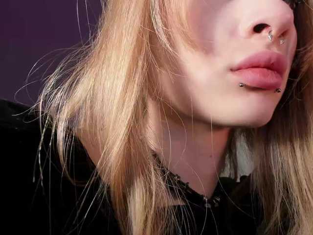 mnepohuyy's BongaCams show and profile