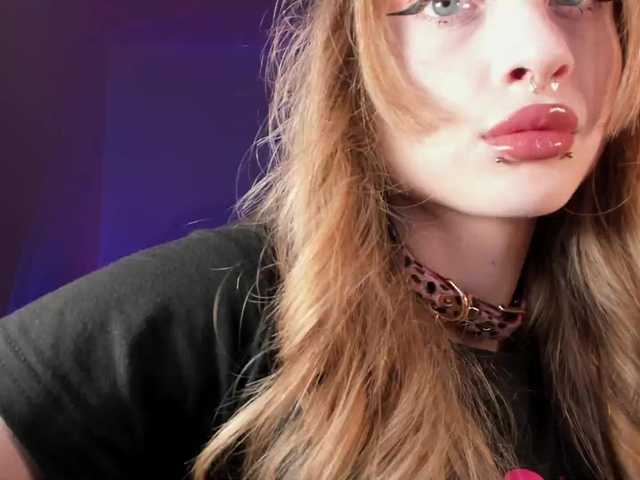 mnepohuyy's BongaCams show and profile