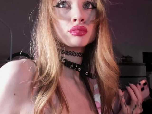 mnepohuyy Live Webcam on BongaCams