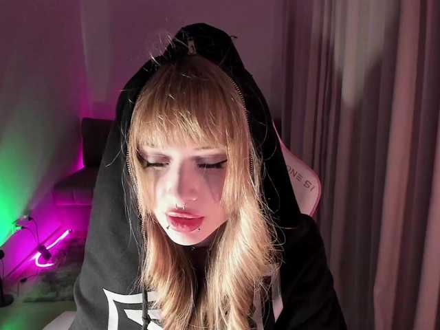 mnepohuyy from BongaCams is Freechat