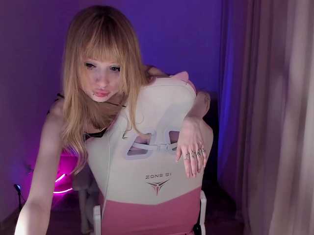 mnepohuyy's BongaCams show and profile