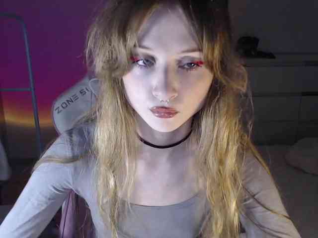 mnepohuyy Live Webcam on BongaCams