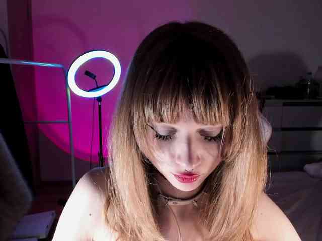 mnepohuyy Live Webcam on BongaCams