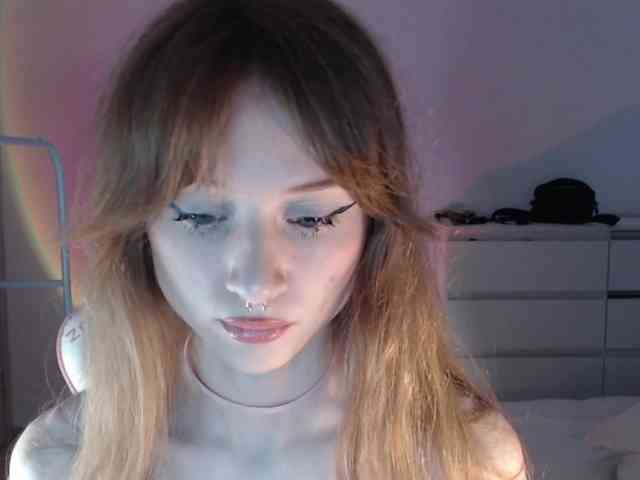mnepohuyy Live Webcam on BongaCams