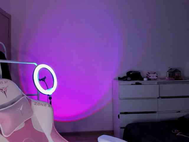 mnepohuyy Live Webcam on BongaCams