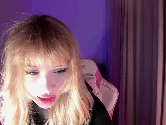 mnepohuyy Live Webcam on BongaCams