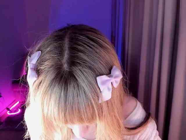 mnepohuyy Live Webcam on BongaCams