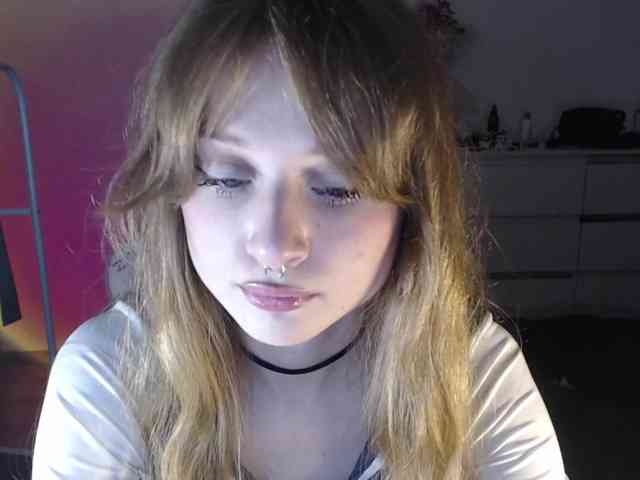 mnepohuyy Live Webcam on BongaCams