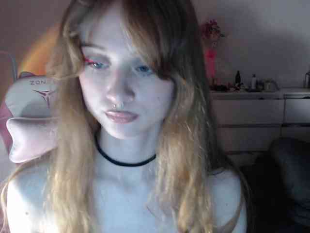 mnepohuyy Live Webcam on BongaCams