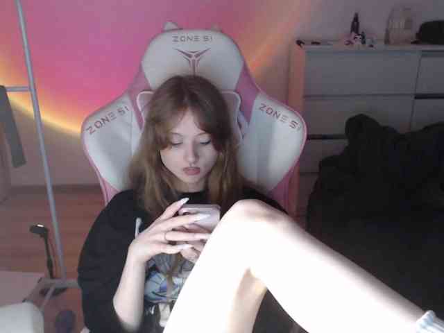 mnepohuyy Live Webcam on BongaCams