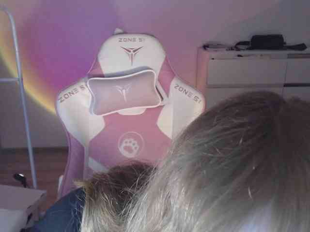 mnepohuyy webcam